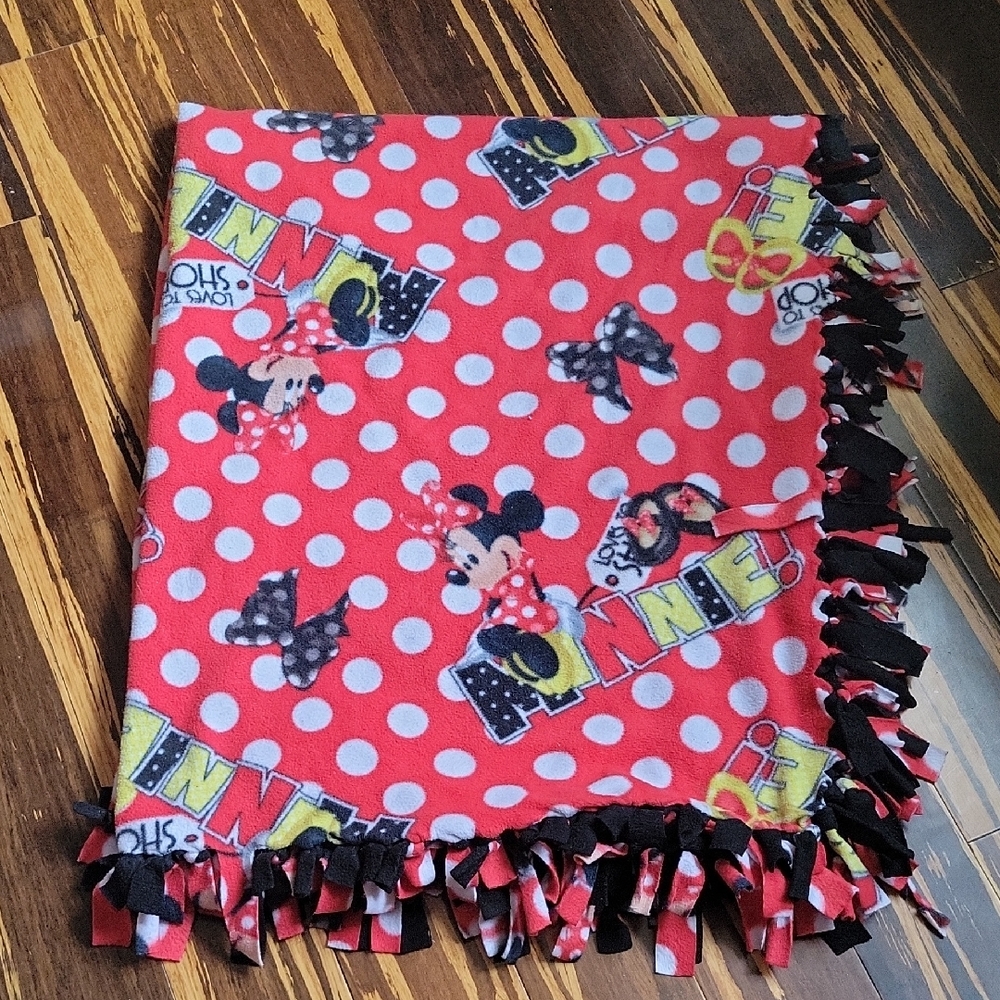 Minnie Mouse Polka Dot Fleece Blanket